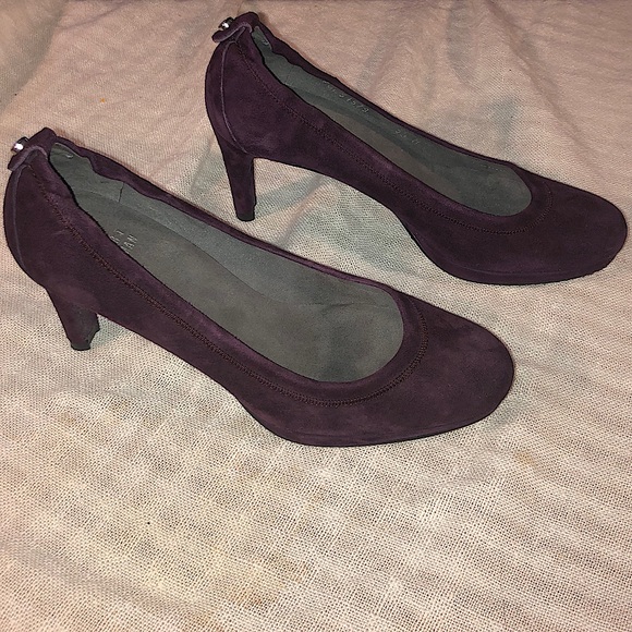 Stuart Weitzman deep purple/burgundy suede heels - Picture 1 of 5